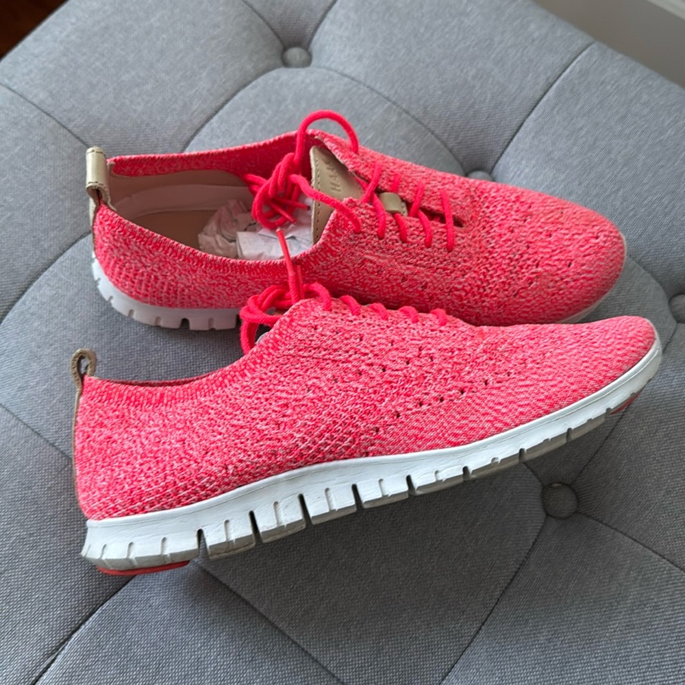Cole Haan Ladies lace-up Shoe